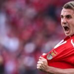 Benfica rompe a corrente e abre o placar na Luz