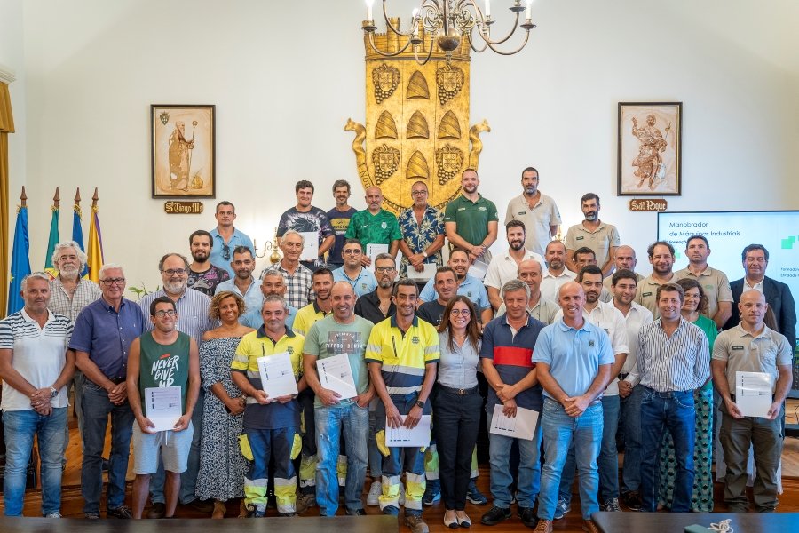 Funchal distribui diplomas de capacitação a 49 operadores de equipamentos industriais de diferentes setores municipais