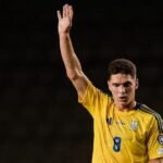 É mentalmente desafiador, preocupa-se com os seus entes