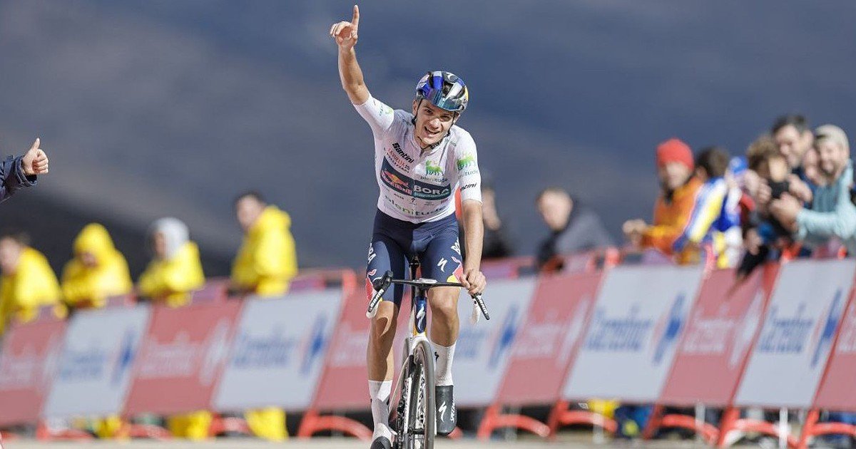 Pellizzari conquista no Cume de El Morredero. João Almeida cede dois segundos para Vingegaard.