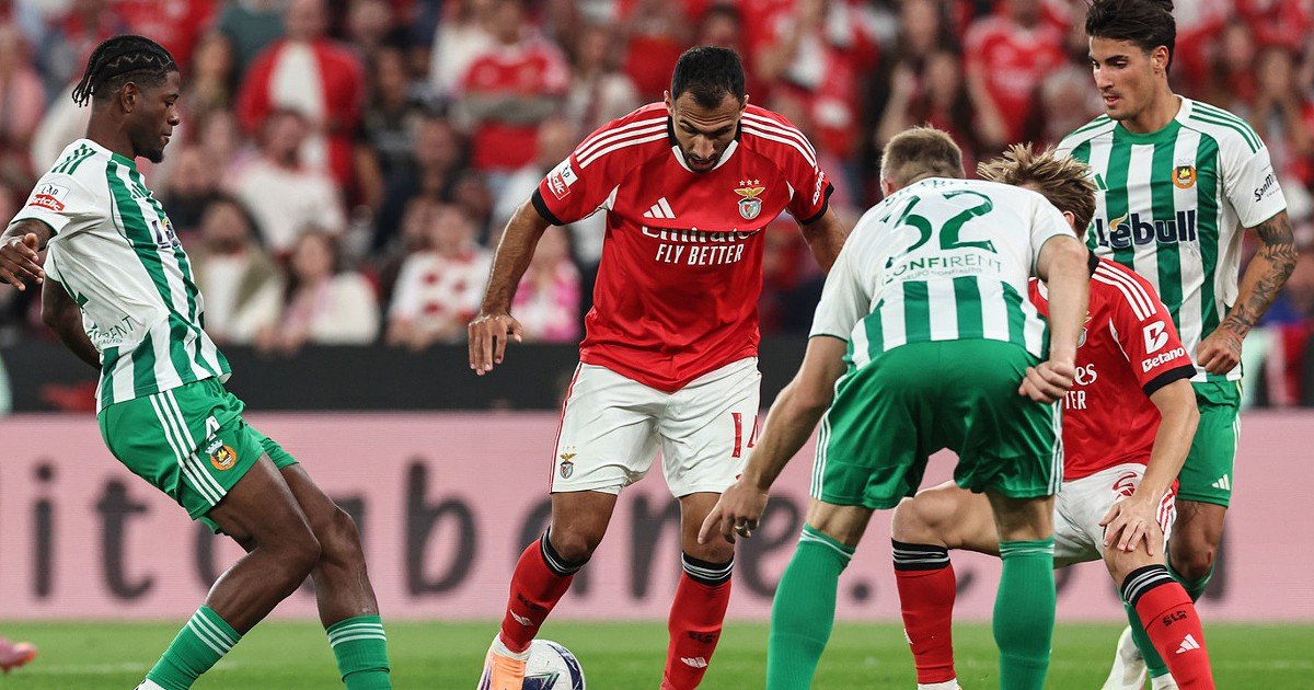 Golo atrasado provoca igualdade entre águias e vila-condenses na Luz