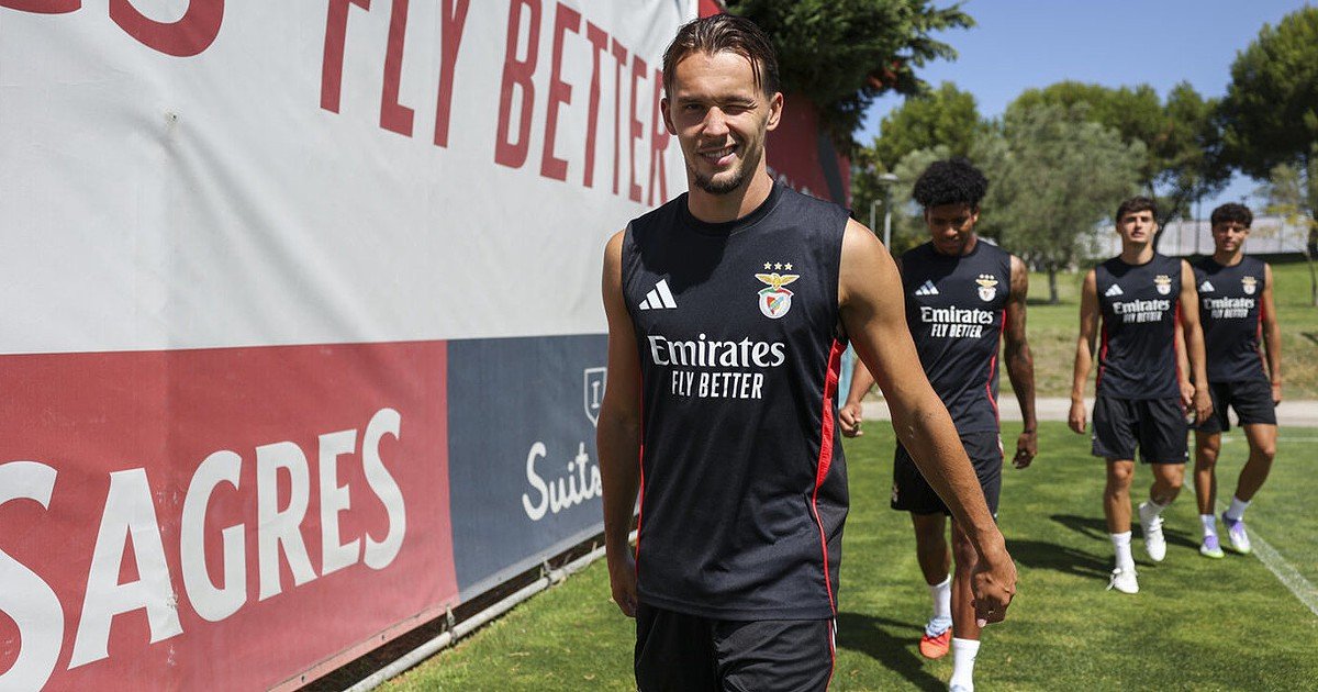 Amar Dedic retorna a Lisboa e confessa sofrer dores no joelho.