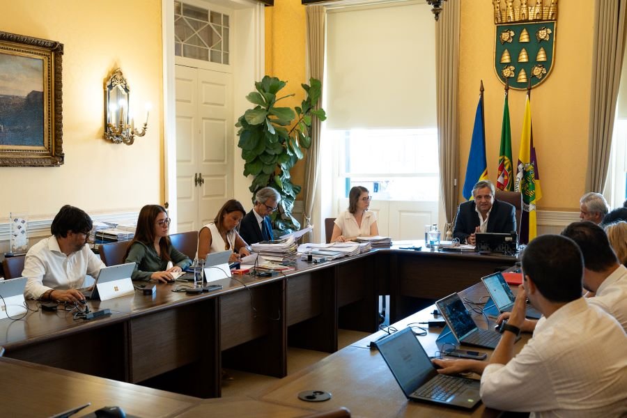 Distribuição de autorizações de Alojamento Temporário: Bruno Pereira assegura que as solicitações foram efetuadas antes da ratificação da interrupção em Reunião Municipal a 3 de setembro.