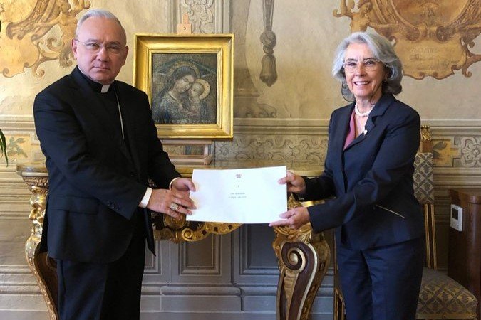 Nova representante portuguesa no Vaticano visita Secretaria de Estado