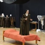 Comédia ilustra a existência de Santa Teresinha do Menino Jesus, que ‘apenas desejou ser minúscula’ (c/fotos)