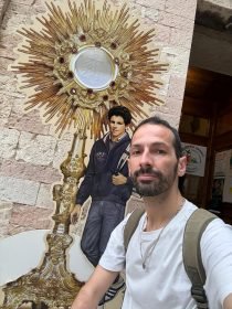 Carlo Acutis: Um Exemplo de Interação, Enfatiza o Padre Luís Rafael Azevedo