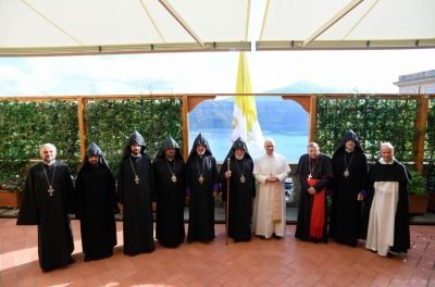 Papa e Karekin II destacam relevância da tranquilidade