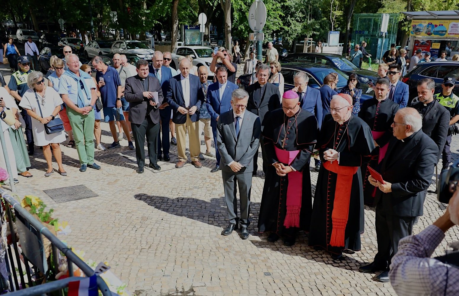 Cardeal Pietro Parolin Prestou Tributo às Vítimas do Elevador da Glória