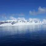 332 imensos desfiladeiros recém-descobertos sob o gelo da Antártida