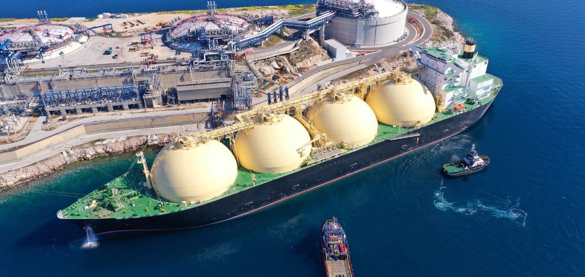 UE busca acelerar término das aquisições de GNL da Rússia: novo conjunto de restrições europeias atende pedidos de Trump.