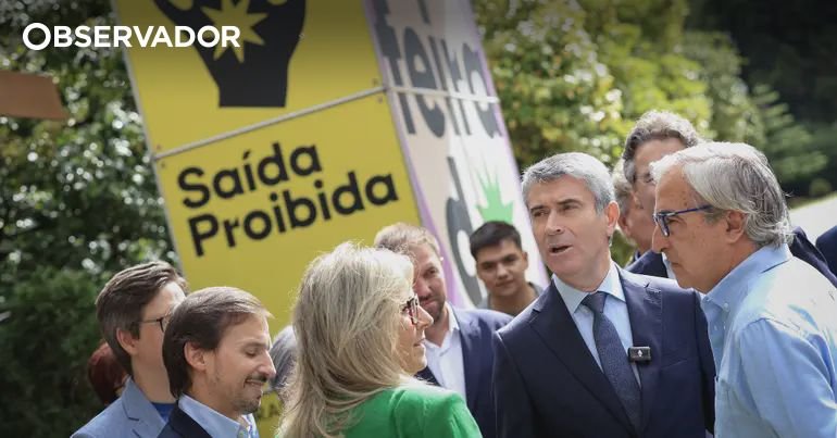 Carneiro recorda chefe da Educação que não pode concordar com saída do diretor.