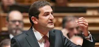 Incêndios: PSD critica Ventura como “personagem lamentável” e Carneiro de populismo.