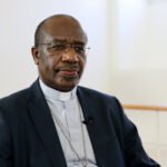 Alegria da comemoração das cinco décadas de autonomia experimentada em meio a “pobreza, desigualdades e ausência de verdadeira reconciliação” – D. José Imbamba