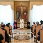 Pai evoca lares em risco devido ao conflito, miséria e ausência de trabalho