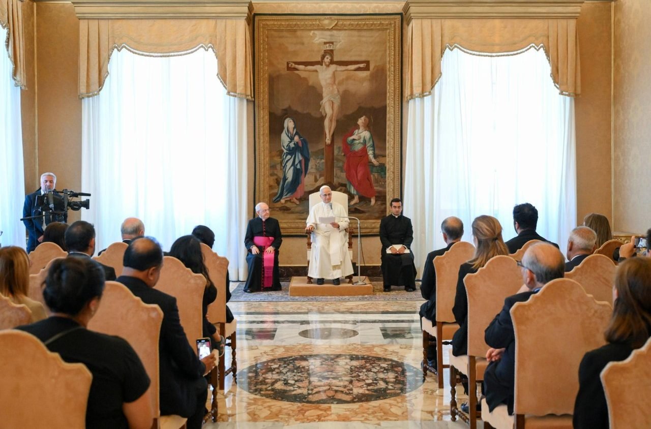 Pai evoca lares em risco devido ao conflito, miséria e ausência de trabalho