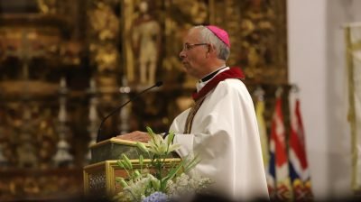 Bispo de Angra liderou a cerimônia de posse dos sacerdotes na ilha do Faial e declarou que poderão buscar «maior envolvimento leigo nessas escolhas»