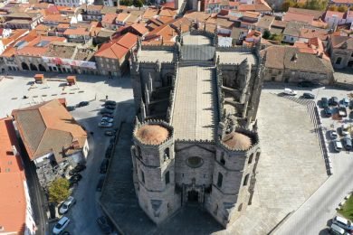 Bispo celebrou a data de consagração da catedral, local que «se revela ao encontro com o Divino»