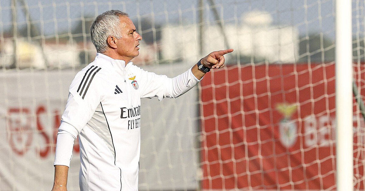 Mourinho desafia confronto com Newcastle: “Nos preparamos para a partida, buscando ignorar que há votações, pois nossa tarefa é diferente