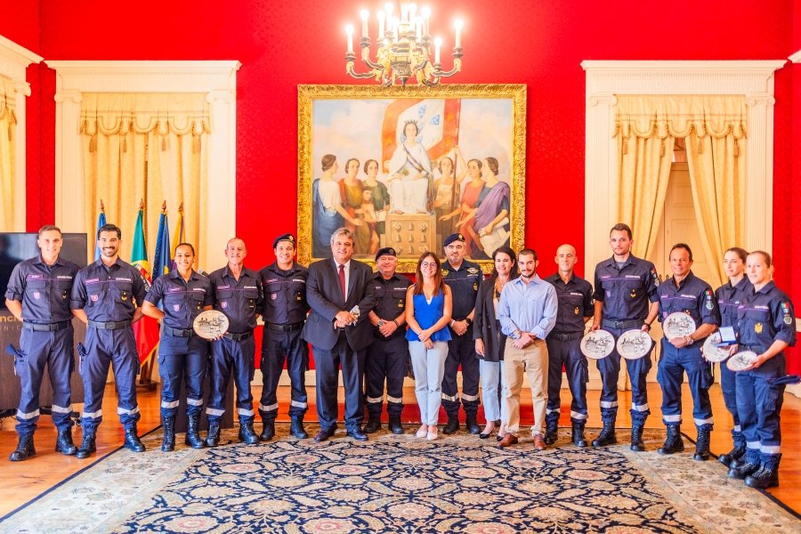 Câmara Municipal do Funchal presta tributo aos “bombeiros” extraordinários sapadores