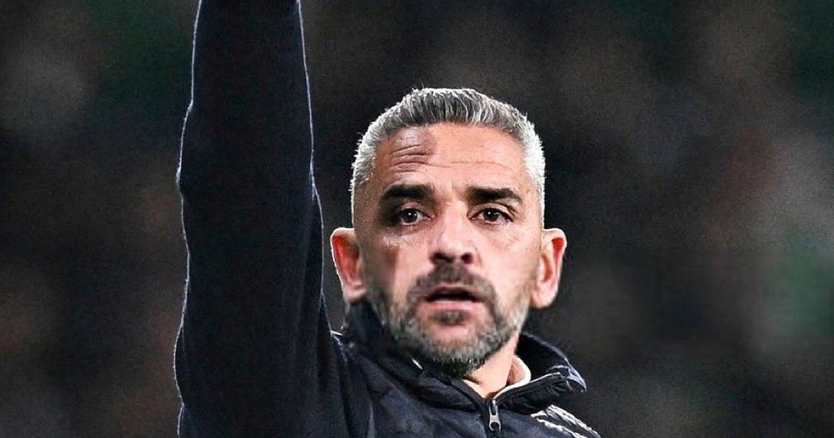 Após mais de quatro horas de espera, delegação do Sporting finalmente rumou a Nápoles.