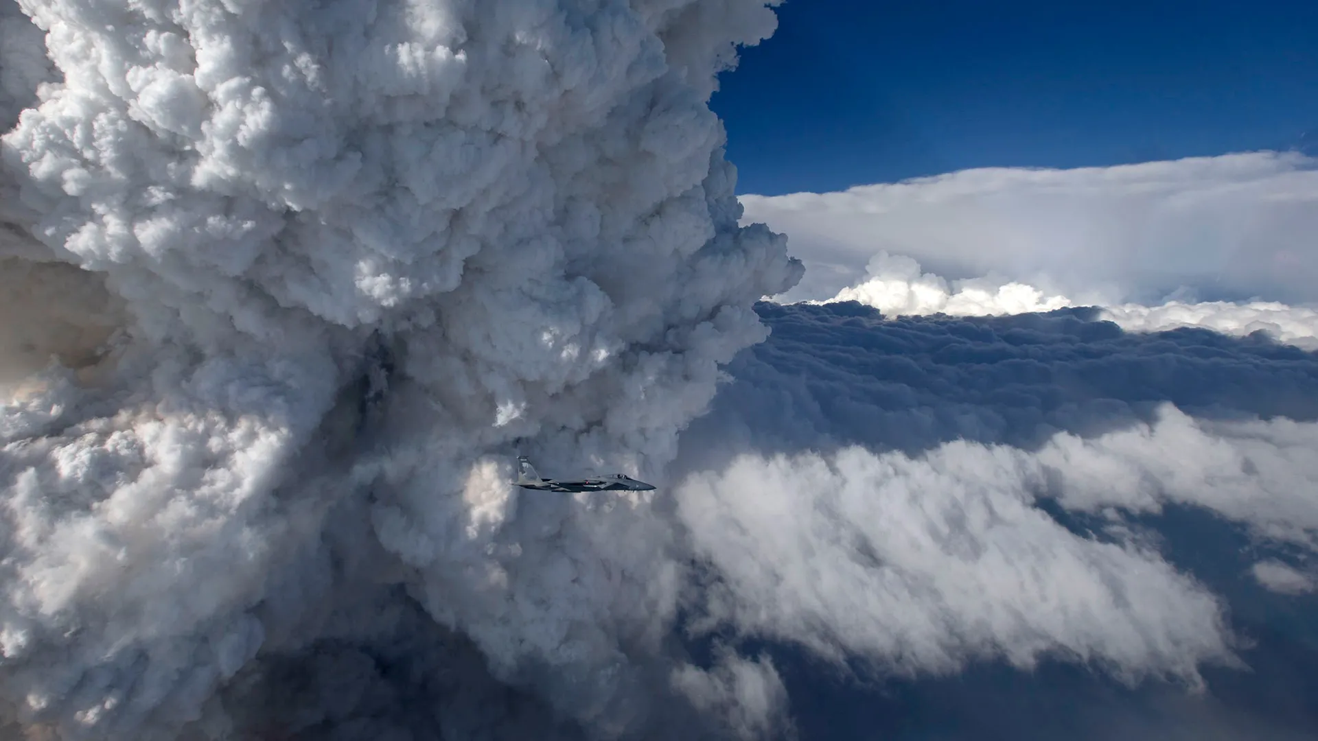 Cientistas recém-simularam um incêndio florestal que gerou seu próprio clima.