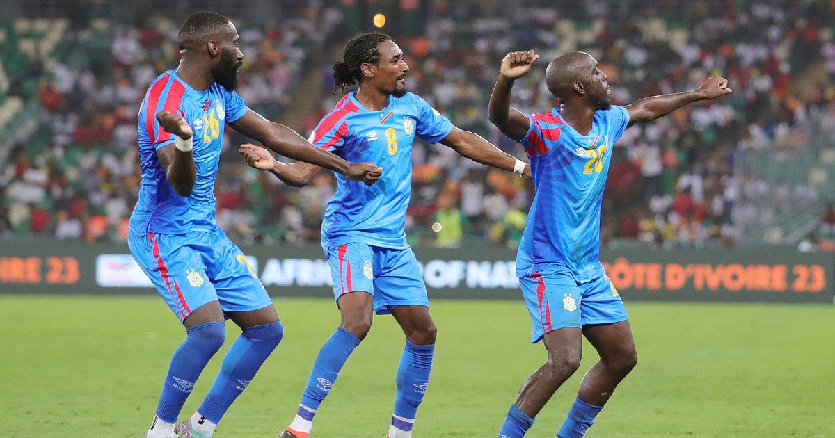 Mbemba leva RD Congo ao confronto intercontinental e elimina Nigéria do Mundial