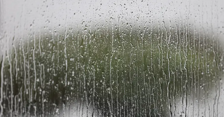 Clima instável: IPMA antecipa sábado com precipitações, relâmpagos e pedras de gelo.