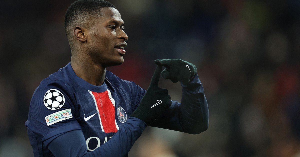 Vejo-me como um ótimo defensor, prefiro não afirmar que sou o superior