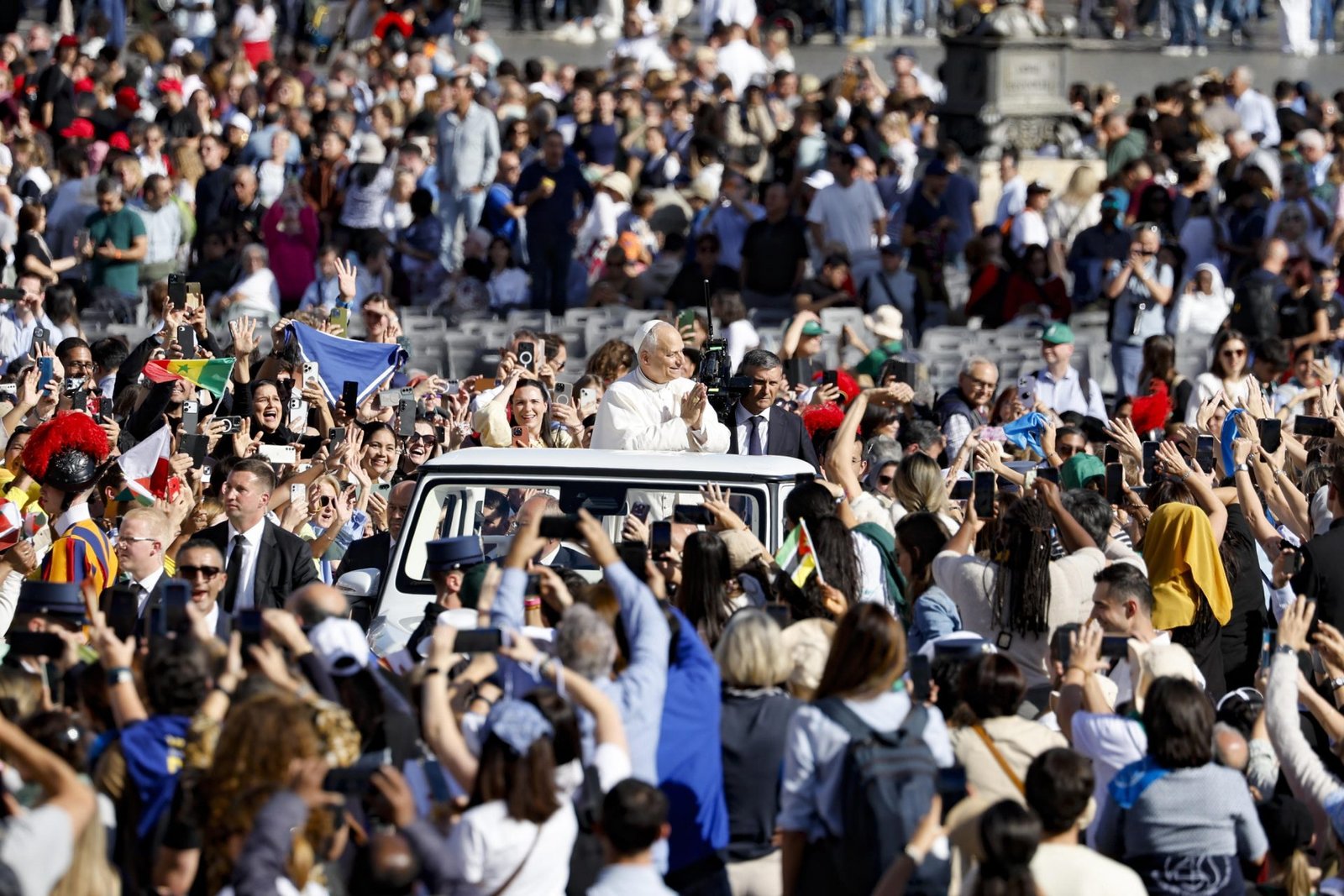 Papa evoca solenidade de Todos os Santos e ressalta urgência de «edificadores de união»