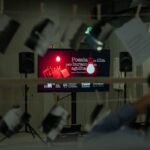 Verso na ilha através do furo da agulha