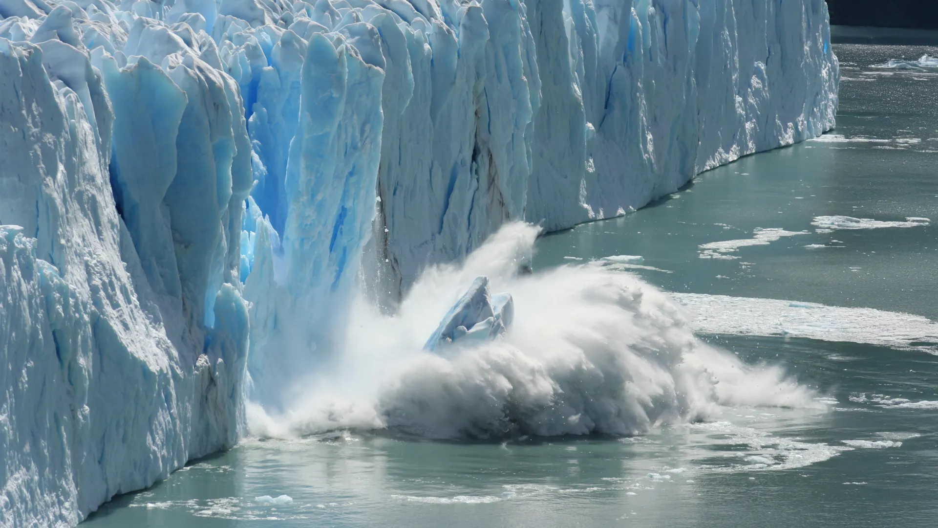Derretimento de gelo milenar revela a rapidez da desintegração da Antártica