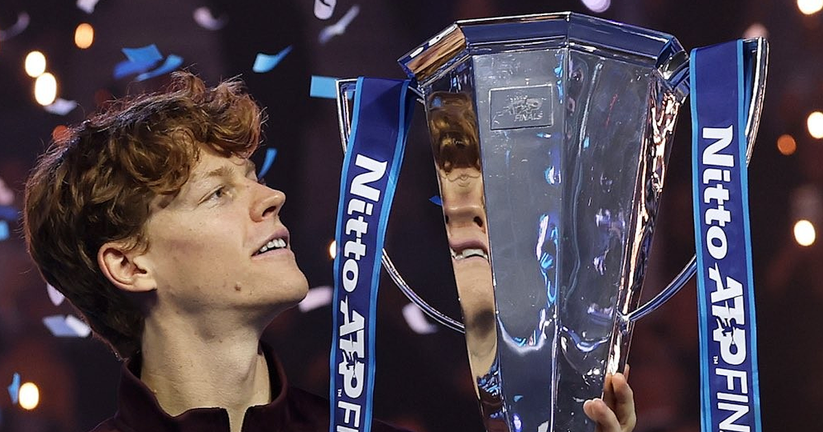 Jannik Sinner supera Carlos Alcaraz e ganha o ATP Finals