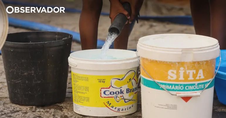 Lares na cidade de Cabo Verde lamentam ficarem meses sem abastecimento de água.