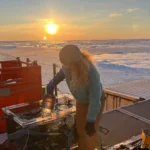 Cientistas Descobrem Vida Oculta Prosperando Sob o Gelo Ártico