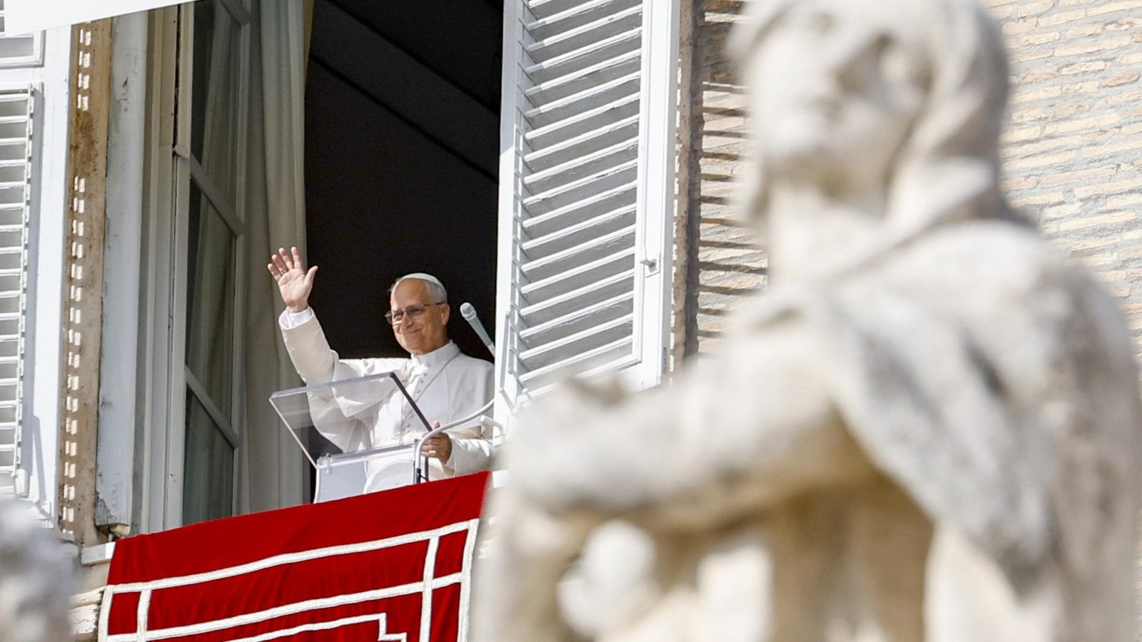 Papa oferece orientações para homenagens nos necrotérios, convocando vivência da crença na renovação.