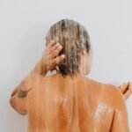 E se parasse de tomar chuveiro? A pesquisa esclarece o que ocorre no organismo humano.