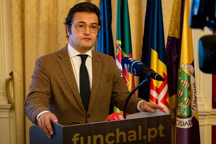 <p>Funchal aprova 1,6 milhões de euros em assistência social: Plano Orçamentário aceito com abstenção dos vereadores sem pastas.</p>