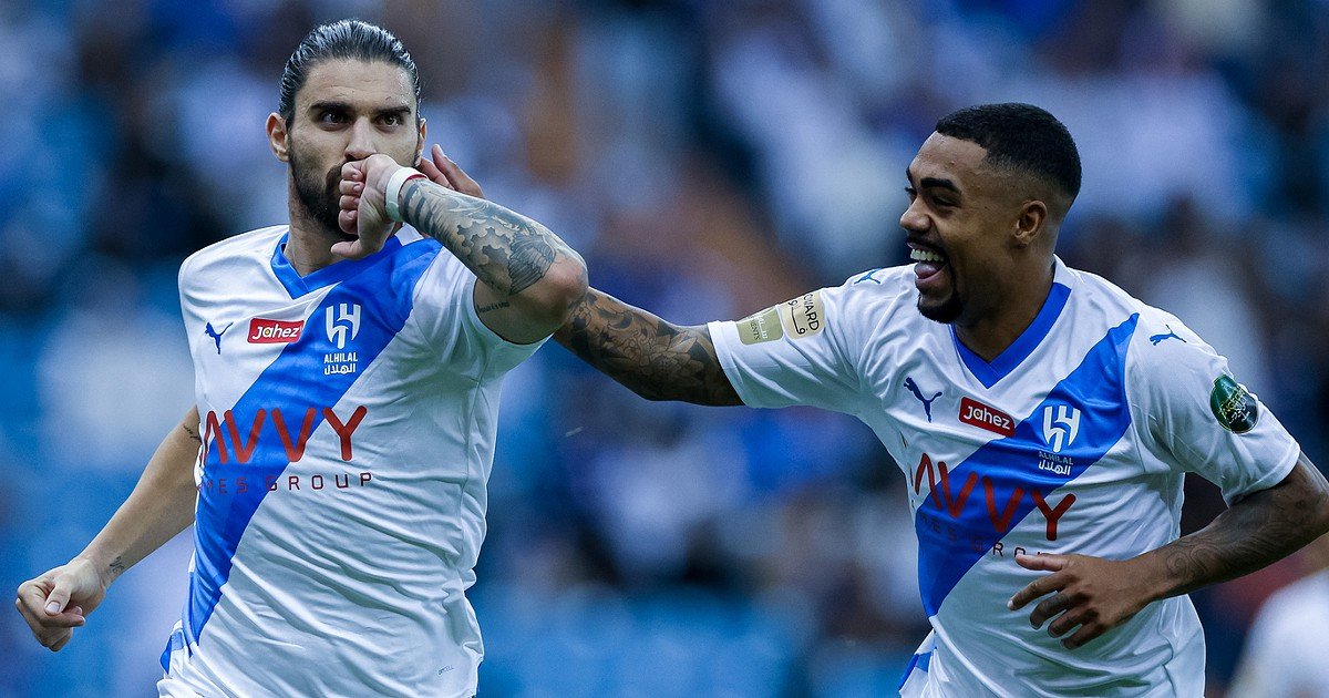 <p>Gol impressionante de Ruben Neves na Copa do Rei da Arábia Saudita. Triplete de Benzema classifica Conceição.</p>