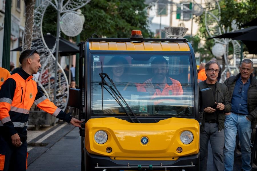 <p>CMF intensifica higienização do coração do Funchal nas celebrações natalinas e de Ano Novo</p>