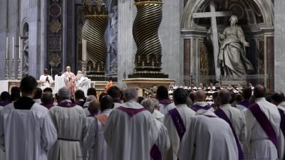 <p>Pontífice critica «superlotação» carcerária e reafirma solicitação de perdão.</p>