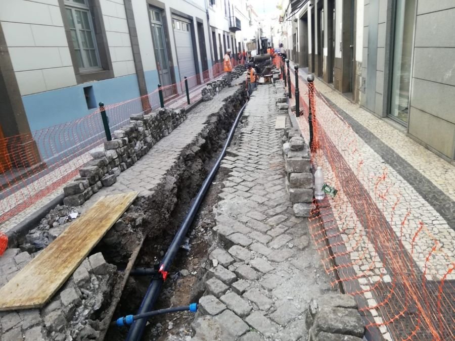 <p>Funchal aplica acima de 12 milhões de euros na modernização de tubulações de fornecimento de água: CMF possui além de 5 milhões para o esgoto básico</p>