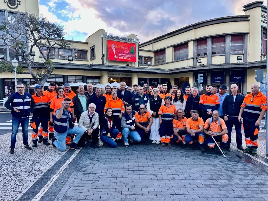 <p>Noite do Comércio de 2025: acumuladas 17 toneladas e meia de lixo, mais três em relação ao ano anterior, e Funchal já está em ordem.</p>