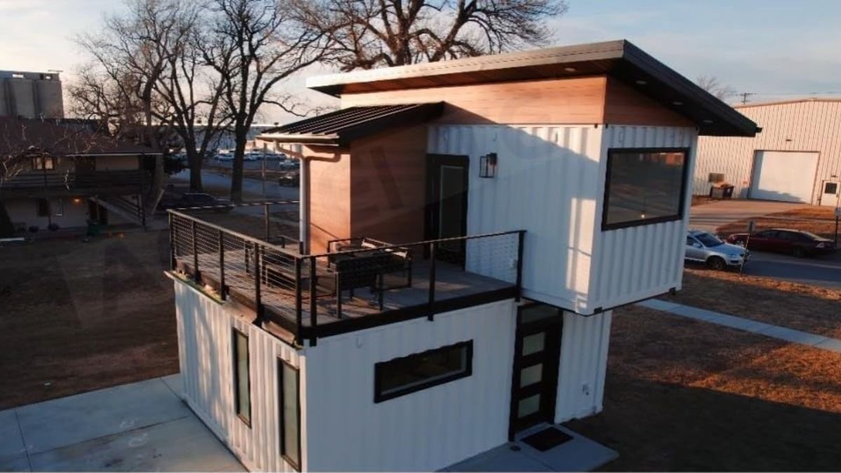 <p>Deseja um lar diferente por menos de 24 mil euros? Este possui dois pisos, cozinha mobilada e banheiro, disponível para aquisição.</p>