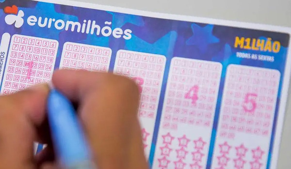 <p>Terminar 2025 na sociedade dos peculiares com 17 milhões de euros na carteira? Tem hoje sua derradeira chance no Euromilhão.</p>