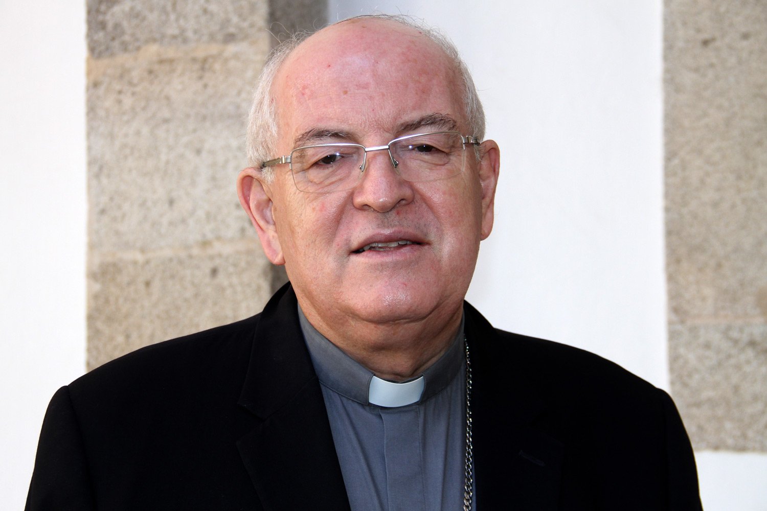 <p>D. Senra Coelho aponta trabalho voluntário como edificador da cidadania e da harmonia</p>