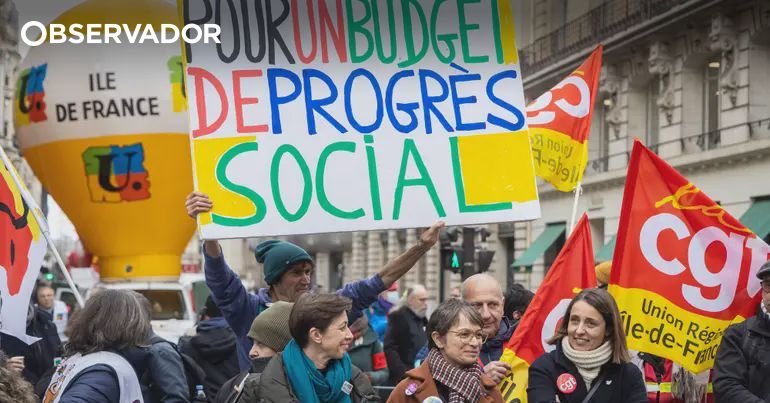 <p>Protesto na França contra medidas de contenção enquanto Parlamento discute projeto de lei orçamentária.</p>
