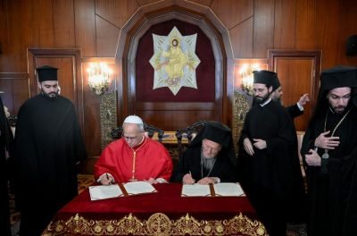 Leão XIV e o patriarca Bartolomeu I rejeitam apelo à fé para legitimar o conflito, em pronunciamento conjunto.