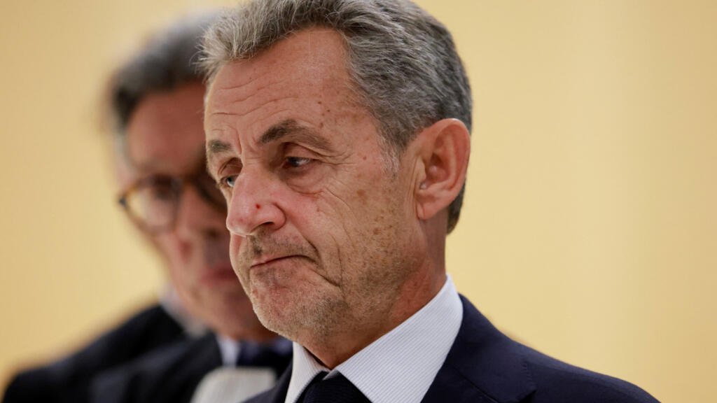 <p>Representante americano tentou encontrar Sarkozy na cadeia, aponta corte de Paris</p>