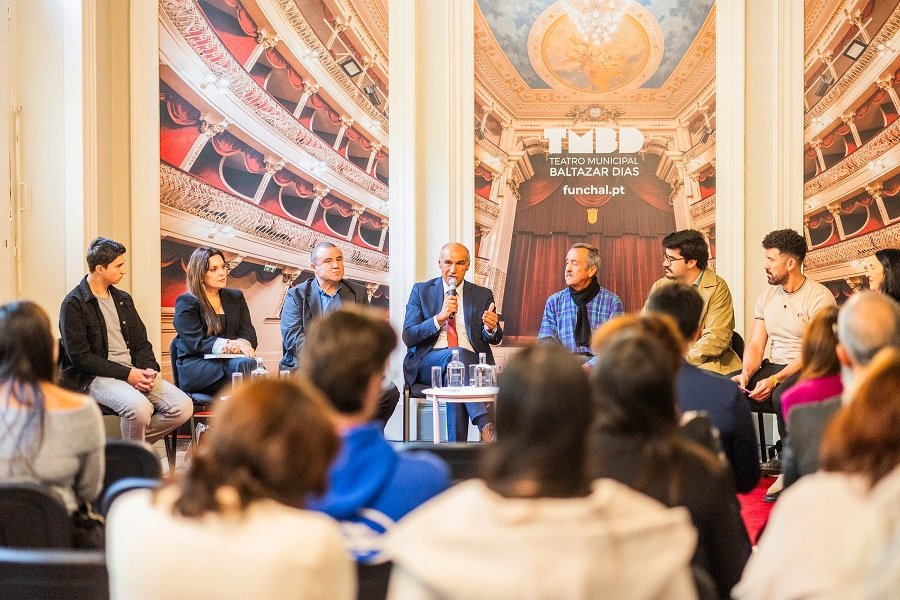 <p>Fado Funchal investe na audiência juvenil e presta tributo a Paulo Amaro.</p>