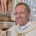 <p>Há uma disposição festiva que avança</p>